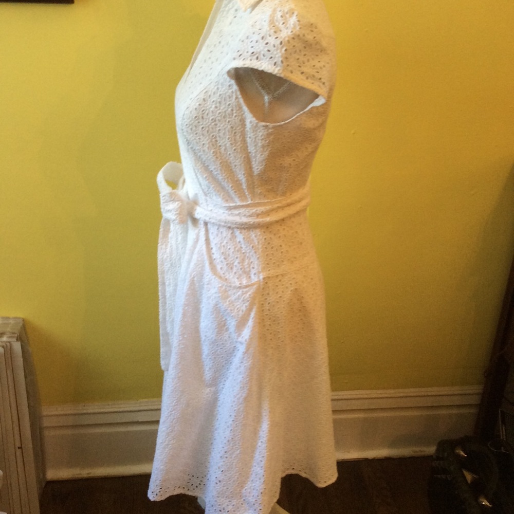 Cute INC White Eyelet Wrap Dress size 8P - Picture 5 of 14